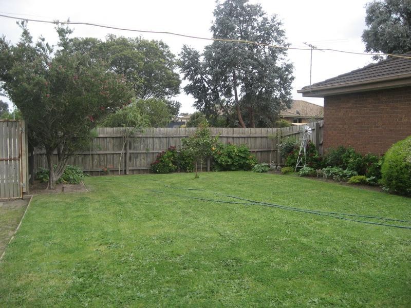 15 Deed Drive, Pakenham VIC 3810