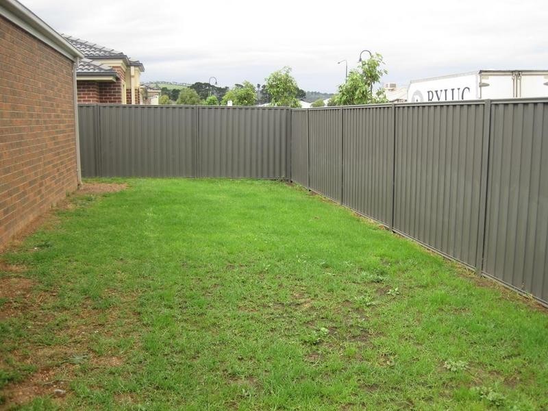 20 Orchard Valley Avenue, Pakenham VIC 3810