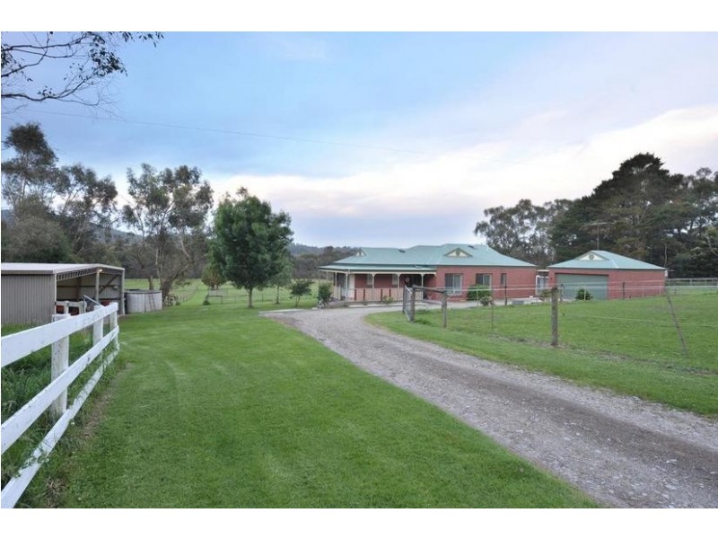230 Old Sale Road, Garfield North VIC 3814