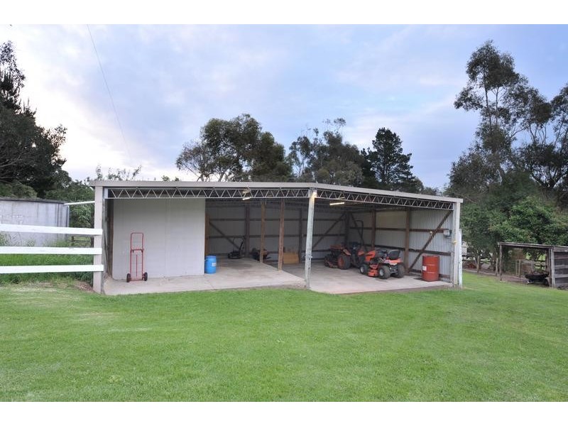 230 Old Sale Road, Garfield North VIC 3814
