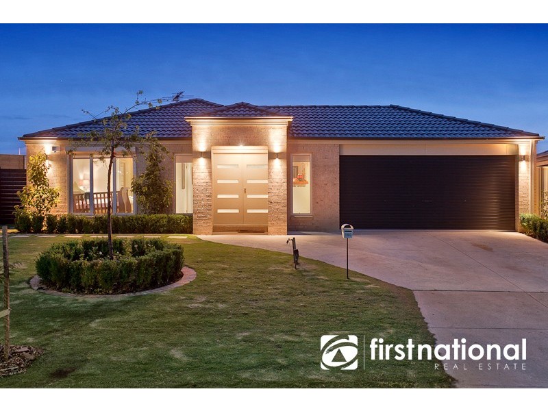 160 Blue Horizons Way, Pakenham VIC 3810