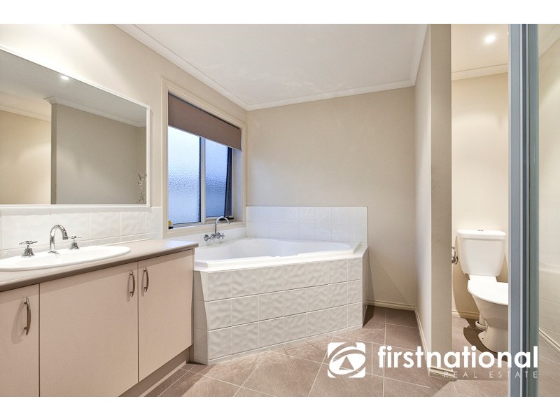 160 Blue Horizons Way, Pakenham VIC 3810