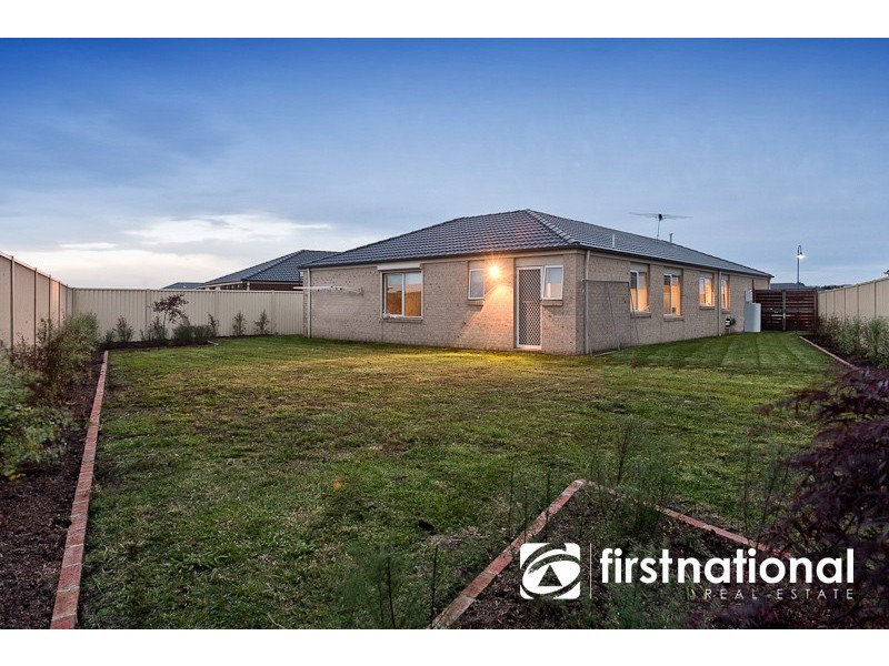 160 Blue Horizons Way, Pakenham VIC 3810