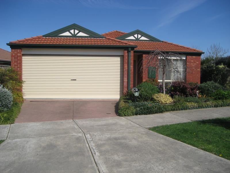 2 Jacqueline Place, Pakenham VIC 3810