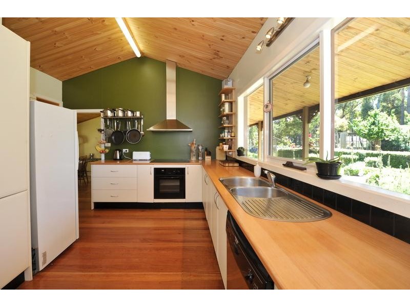 18 Hoyles Road, Pakenham Upper VIC 3810