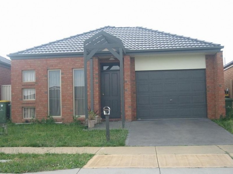 16 Ashwood Grove, Pakenham VIC 3810