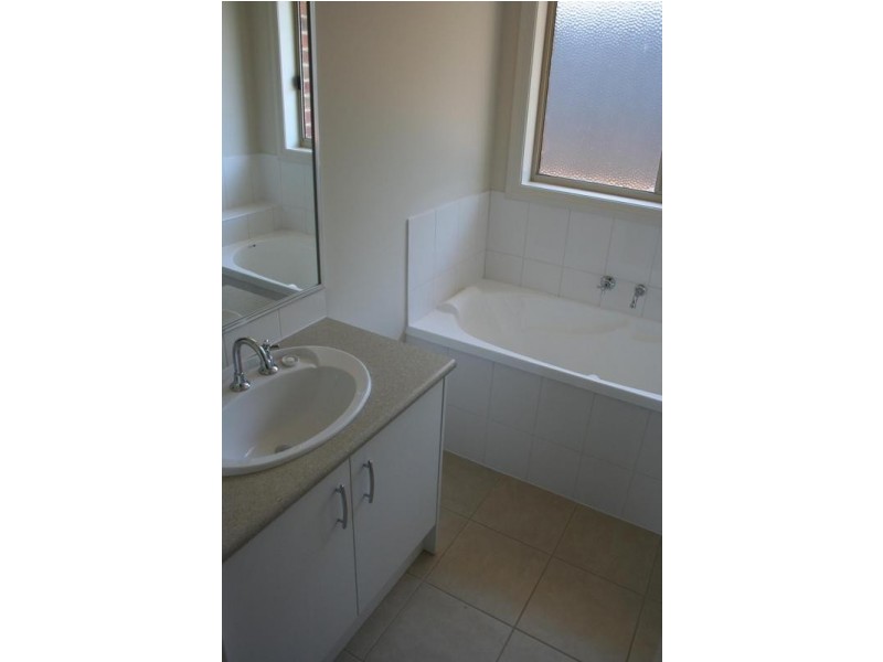 36 Wild Cherry Avenue, Pakenham VIC 3810