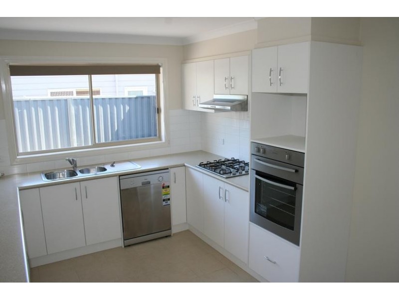 36 Wild Cherry Avenue, Pakenham VIC 3810