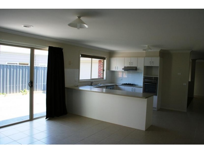 36 Wild Cherry Avenue, Pakenham VIC 3810