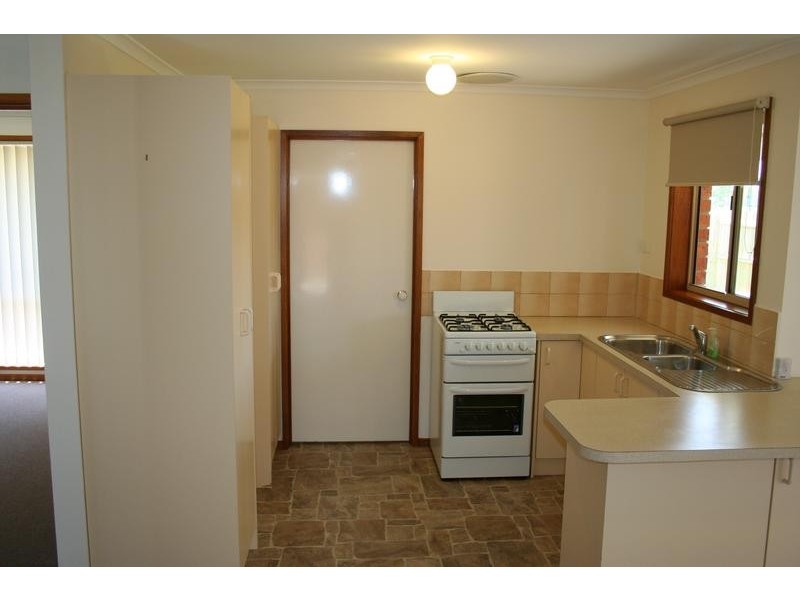 2/4 Jan Maree Court, Pakenham VIC 3810