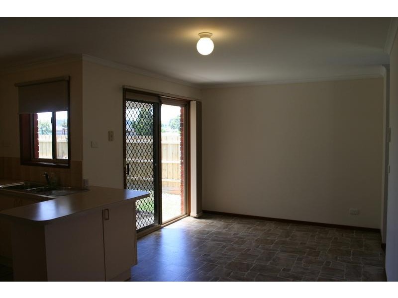 2/4 Jan Maree Court, Pakenham VIC 3810