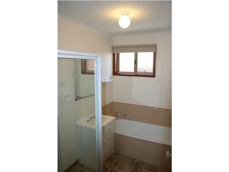 2/4 Jan Maree Court, Pakenham VIC 3810