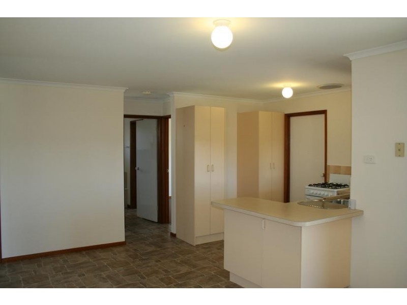 2/4 Jan Maree Court, Pakenham VIC 3810
