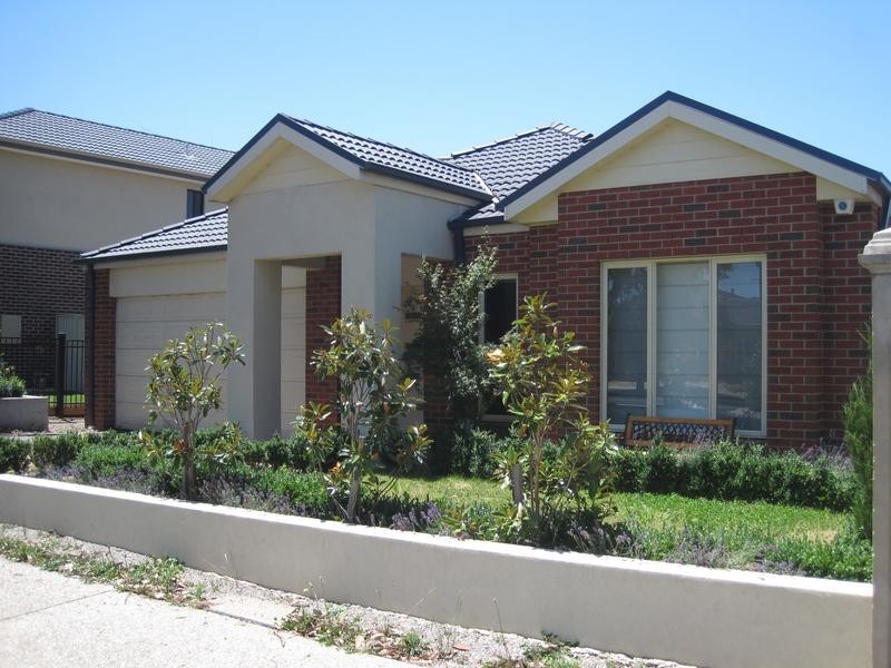 18 Arbour Rise, Pakenham VIC 3810