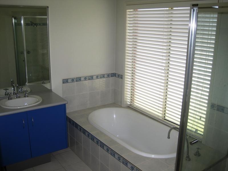 18 Arbour Rise, Pakenham VIC 3810