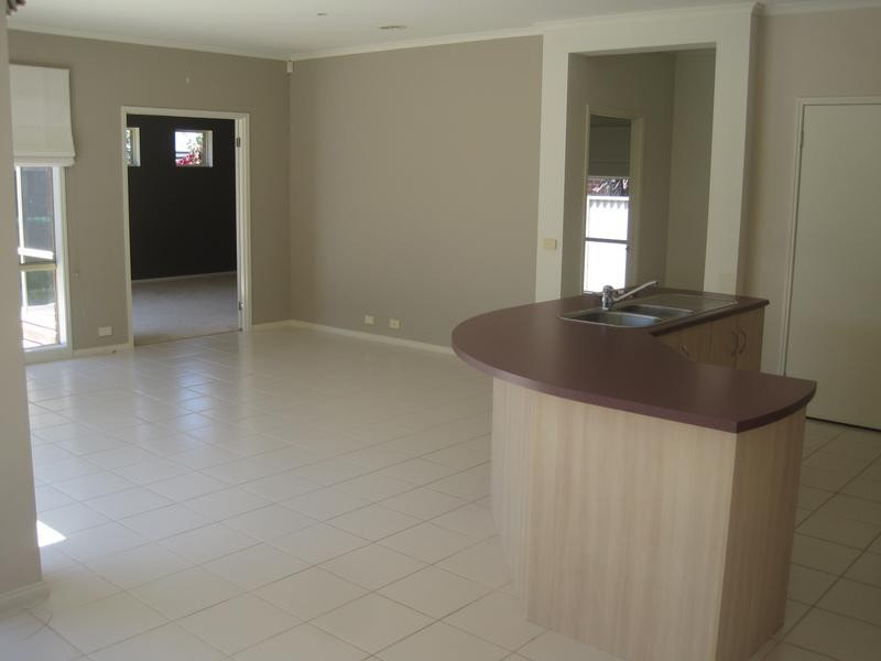 18 Arbour Rise, Pakenham VIC 3810