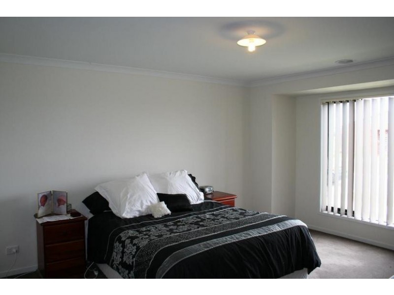 23 Vanessa Circuit, Pakenham VIC 3810