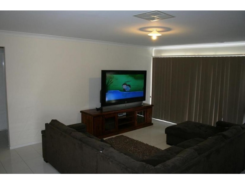 23 Vanessa Circuit, Pakenham VIC 3810