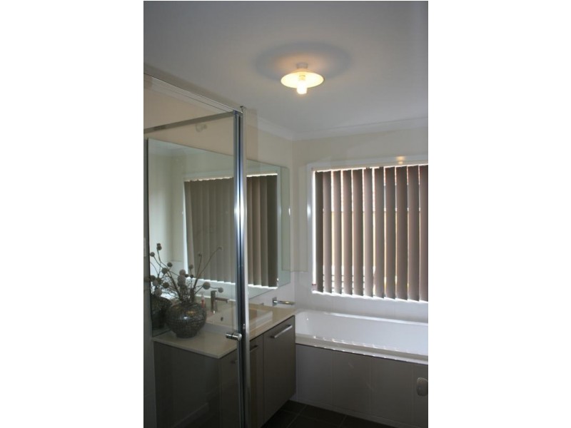 23 Vanessa Circuit, Pakenham VIC 3810