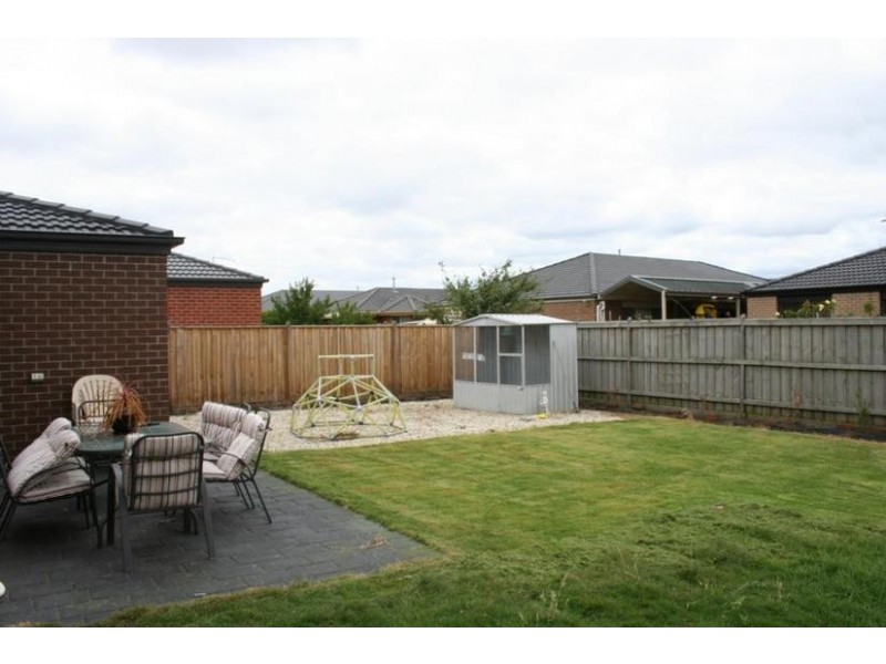 23 Vanessa Circuit, Pakenham VIC 3810