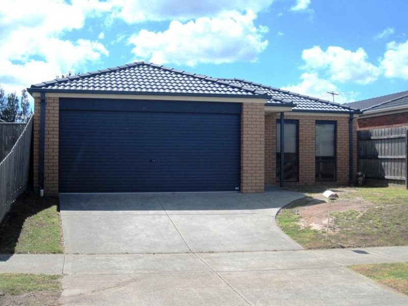 10 Sir Thomas Drive, Pakenham VIC 3810