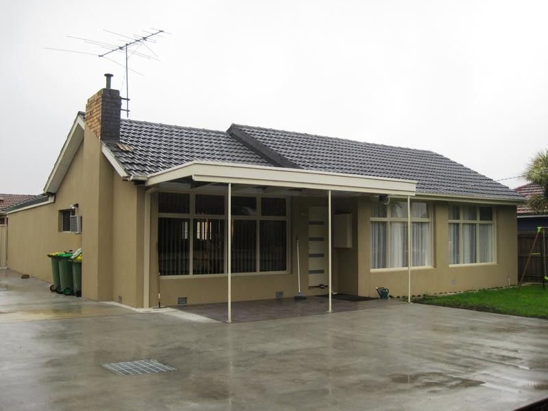 12 Thomas Street, Pakenham VIC 3810