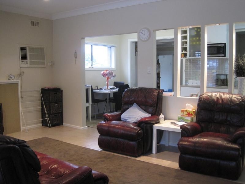 12 Thomas Street, Pakenham VIC 3810