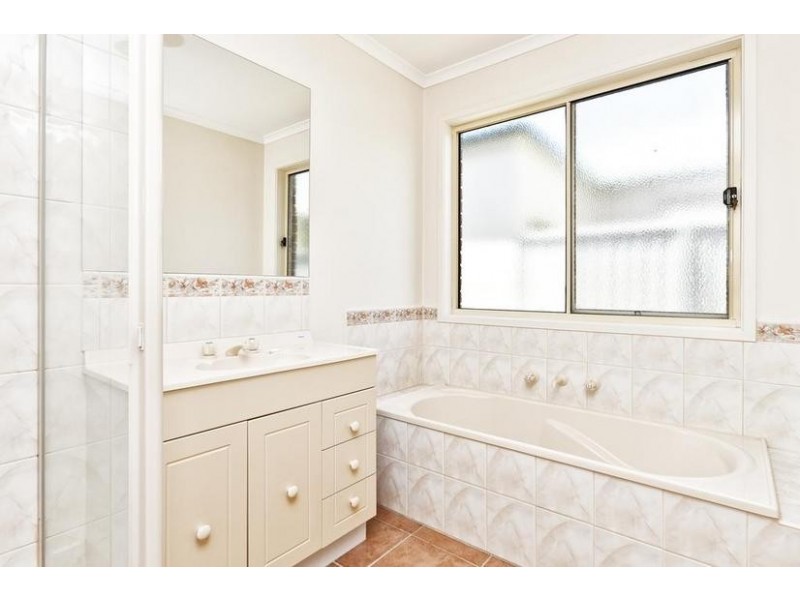13 Spring Circuit, Pakenham VIC 3810