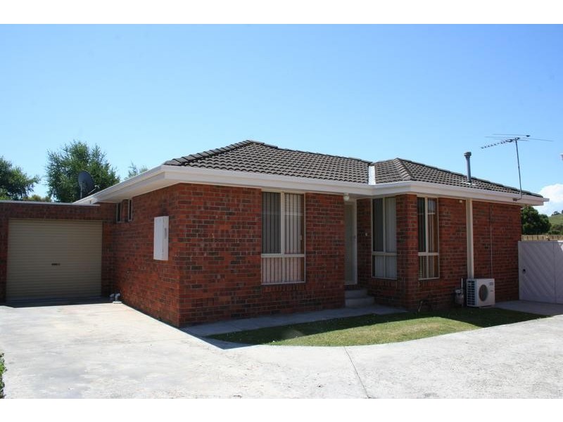 2/4 Jan Maree Court, Pakenham VIC 3810
