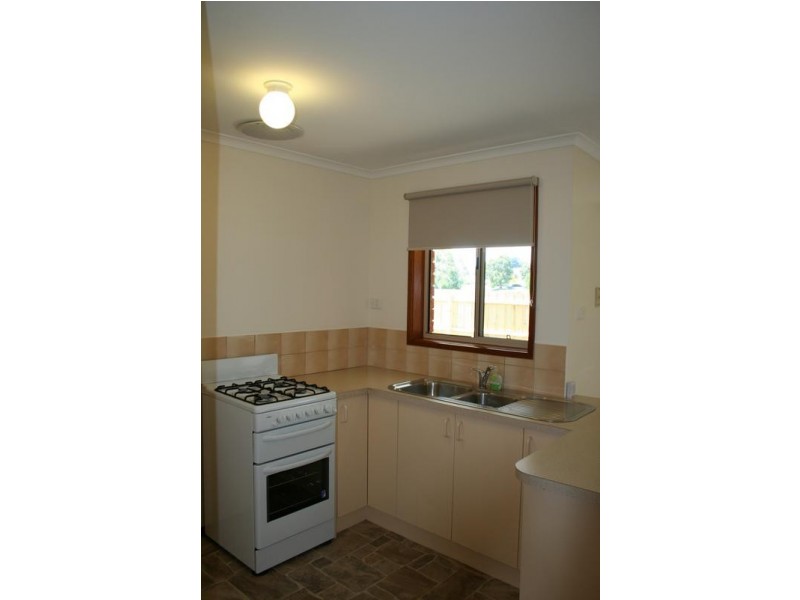 2/4 Jan Maree Court, Pakenham VIC 3810