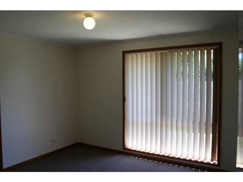 2/4 Jan Maree Court, Pakenham VIC 3810