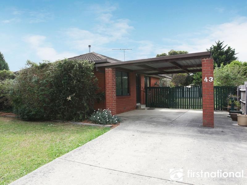 43 Kingston Avenue, Pakenham VIC 3810