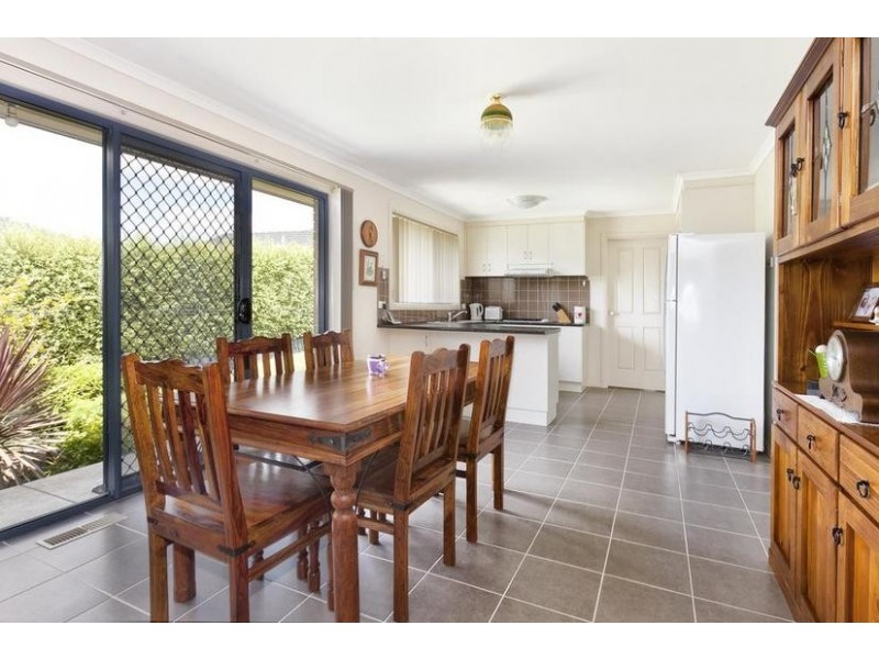27 Riviera Drive, Pakenham VIC 3810