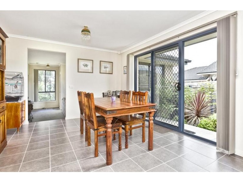 27 Riviera Drive, Pakenham VIC 3810