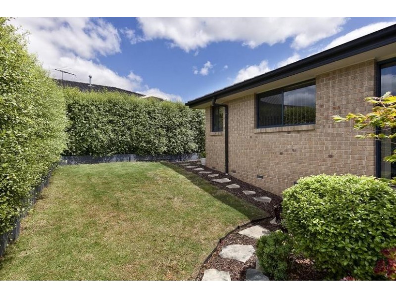 27 Riviera Drive, Pakenham VIC 3810