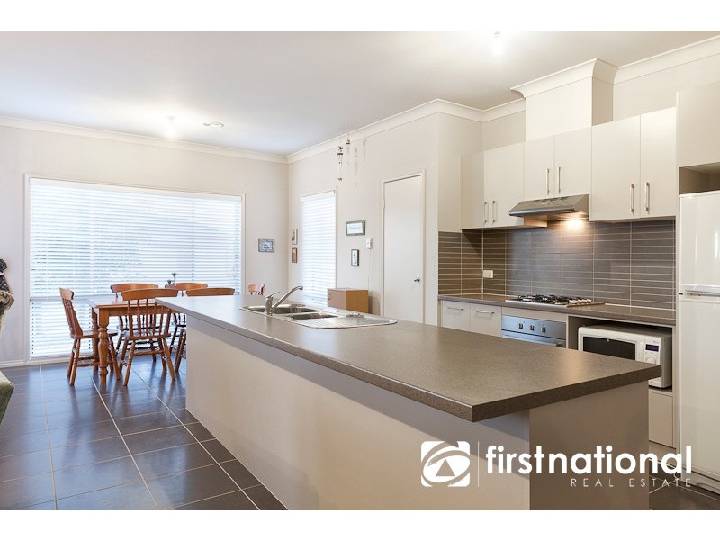 11 Henry Lawson Drive, Pakenham VIC 3810