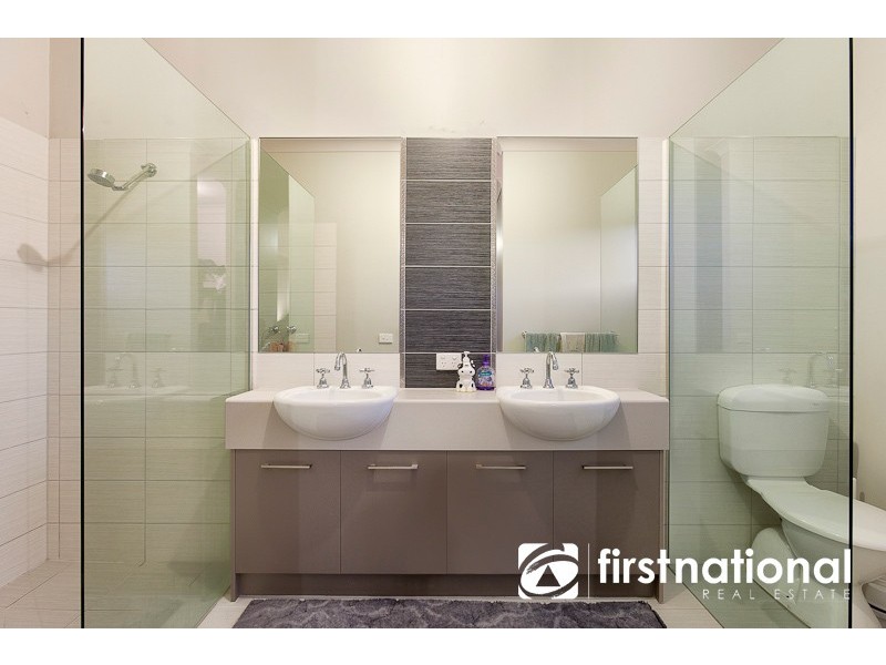 11 Henry Lawson Drive, Pakenham VIC 3810