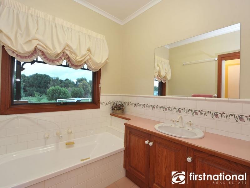 21 Meeking Drive, Pakenham Upper VIC 3810