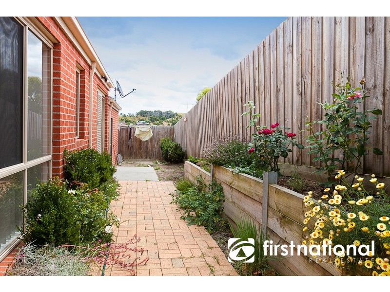 2/31 Silvergum Drive, Pakenham VIC 3810