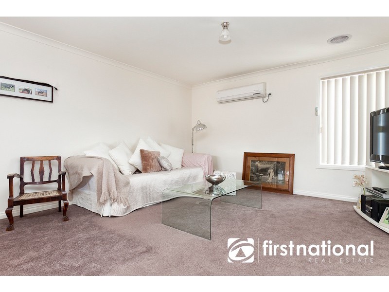 2/31 Silvergum Drive, Pakenham VIC 3810