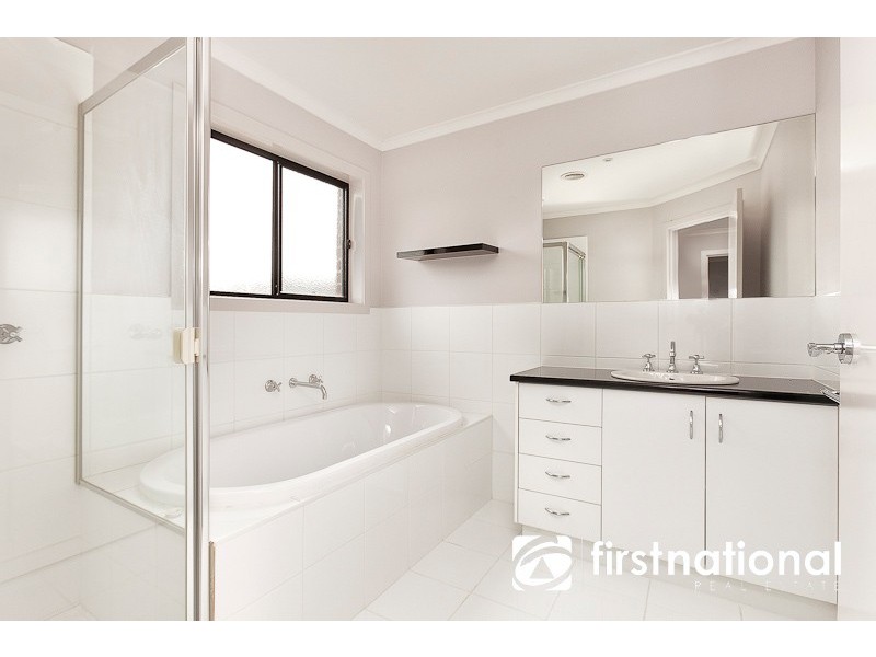 2 Tiffany Close, Pakenham VIC 3810