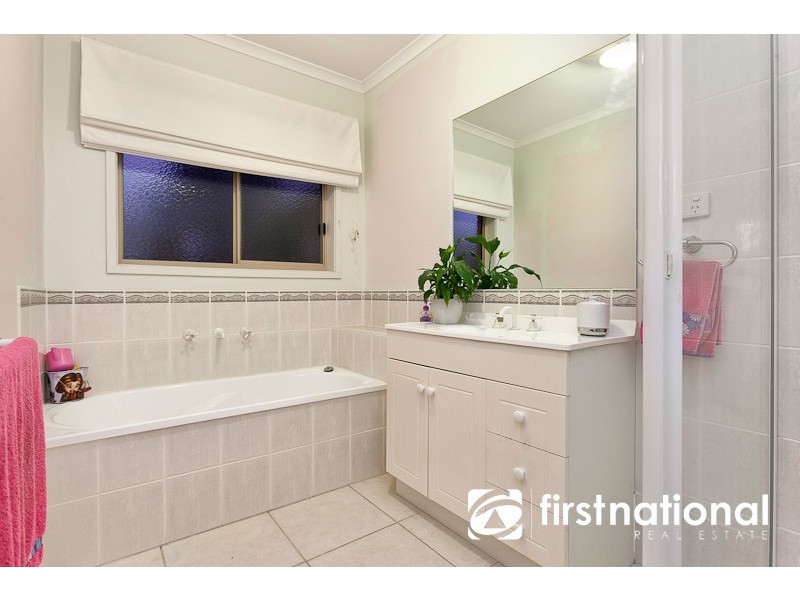 32 Natanya Drive, Pakenham VIC 3810