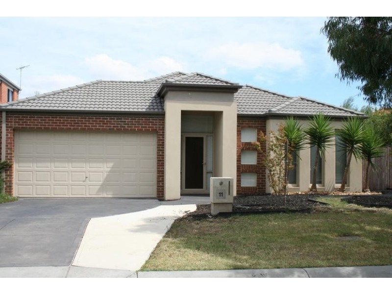 11 Hopkins Pass, Pakenham VIC 3810