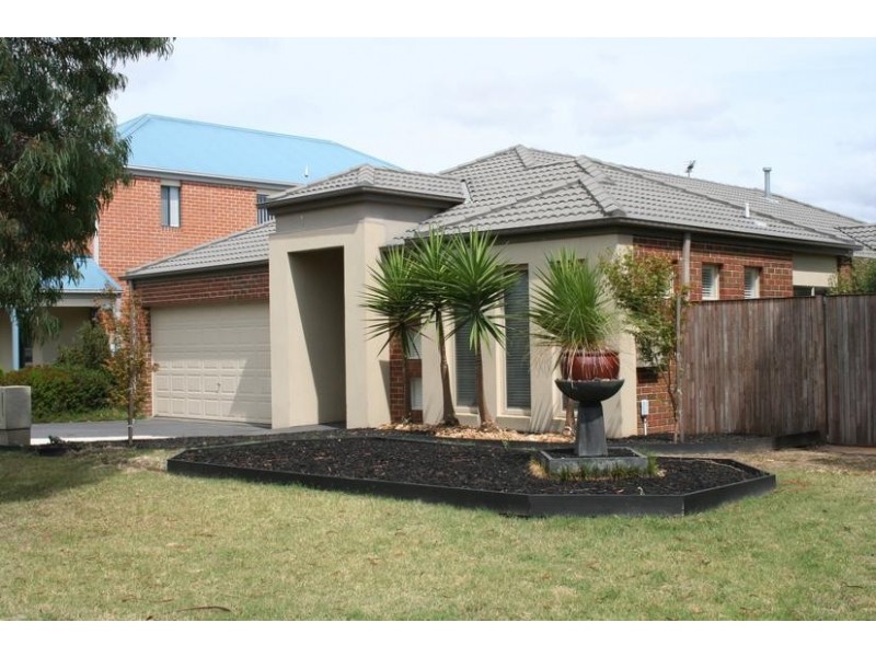 11 Hopkins Pass, Pakenham VIC 3810