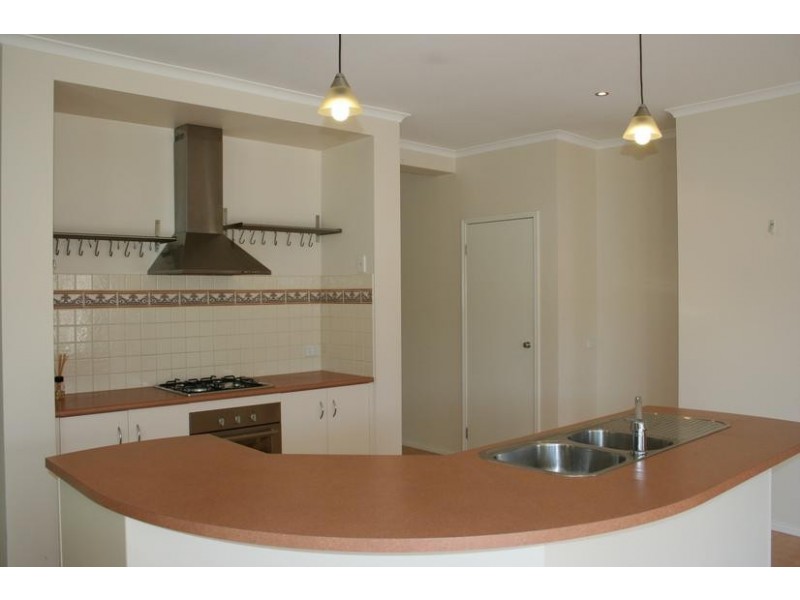 11 Hopkins Pass, Pakenham VIC 3810