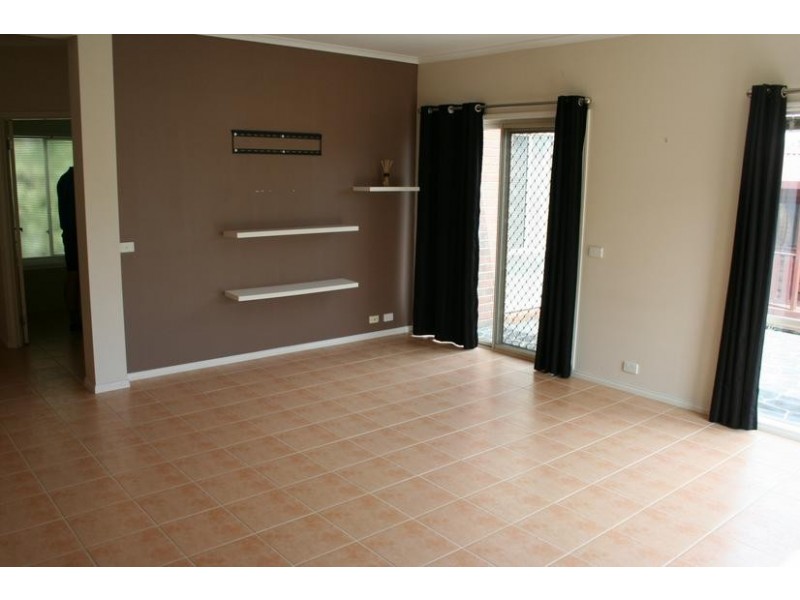 11 Hopkins Pass, Pakenham VIC 3810