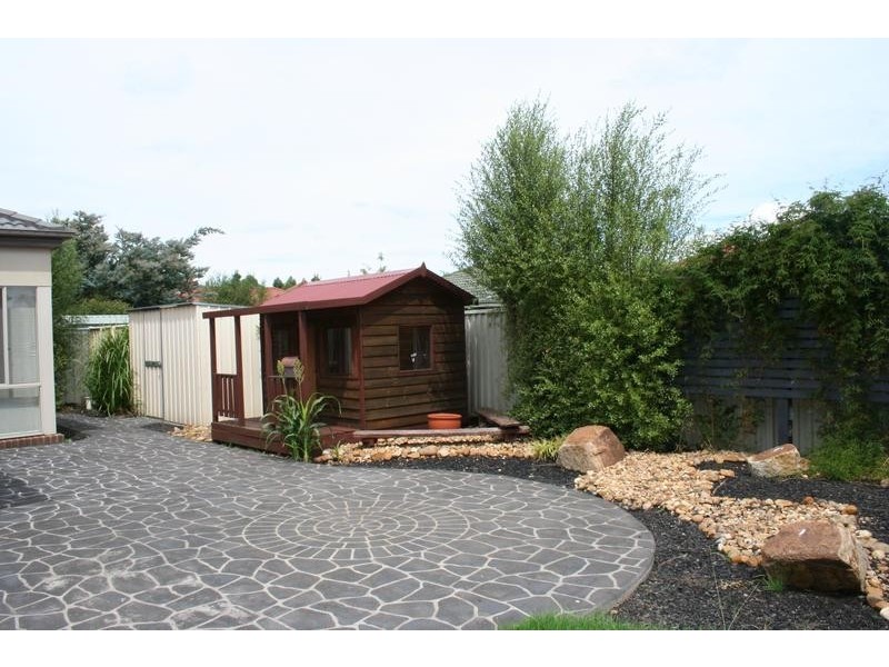 11 Hopkins Pass, Pakenham VIC 3810