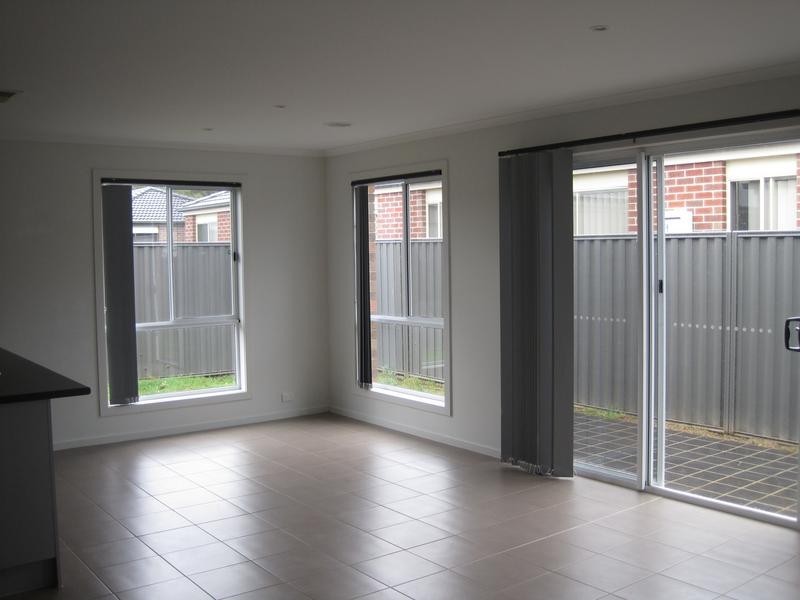 20 Orchard Valley Avenue, Pakenham VIC 3810