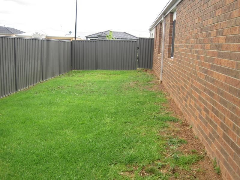 20 Orchard Valley Avenue, Pakenham VIC 3810