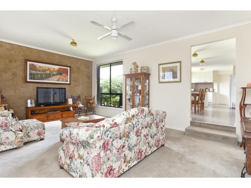 27 Riviera Drive, Pakenham VIC 3810